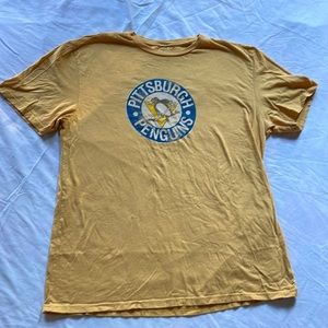 Reebok distressed logo Pittsburgh Penguins NHL yellow/gold Tee Shirt